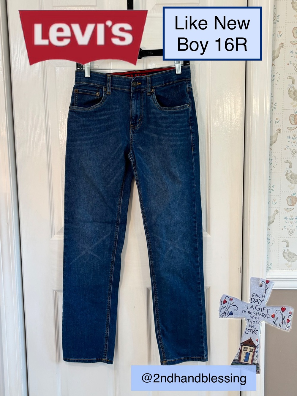 Like New Levi's 514 Boys Straight Jeans 16 Reg 28x30 Dark Wash
Adjustable Waist